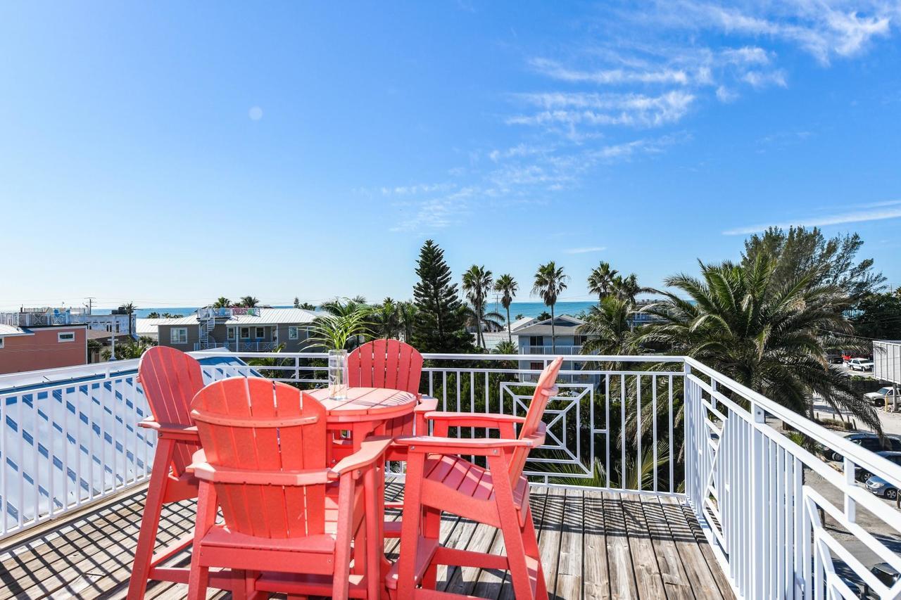 Nautical Tides Villa Bradenton Beach Exterior photo